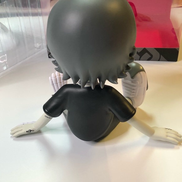 Murda Beatz x Kidrobot 8” Grayscale Vinyl Toy LE - Picture 3 of 10
